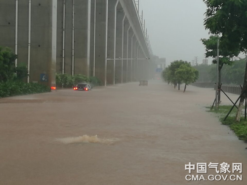 08-18 海南海口：暴雨袭琼岛