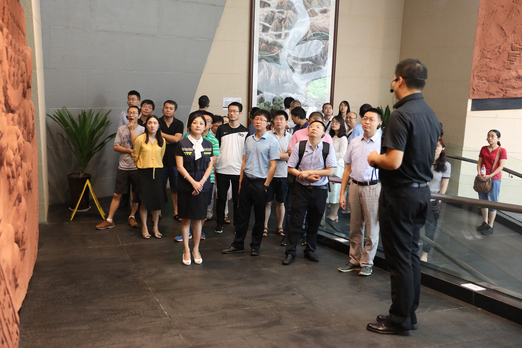 中国科学院、水利部成都山地灾害与环境研究所到省减灾馆参观交流