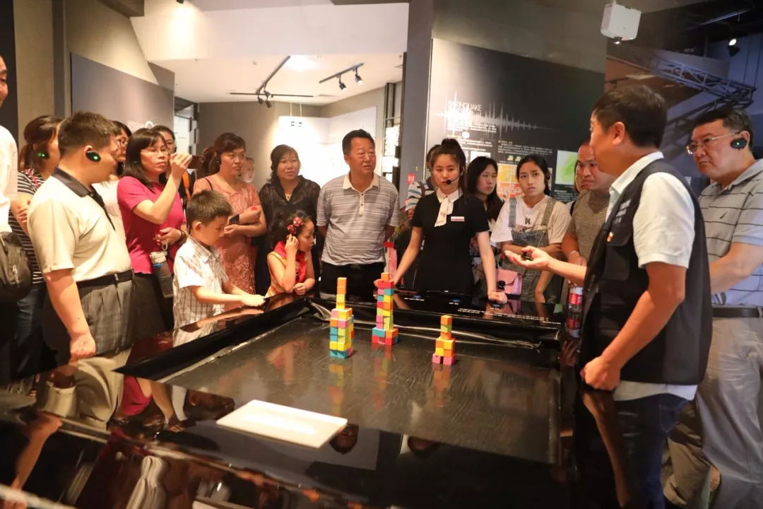 四川科技职工大学到省减灾馆参观学习
